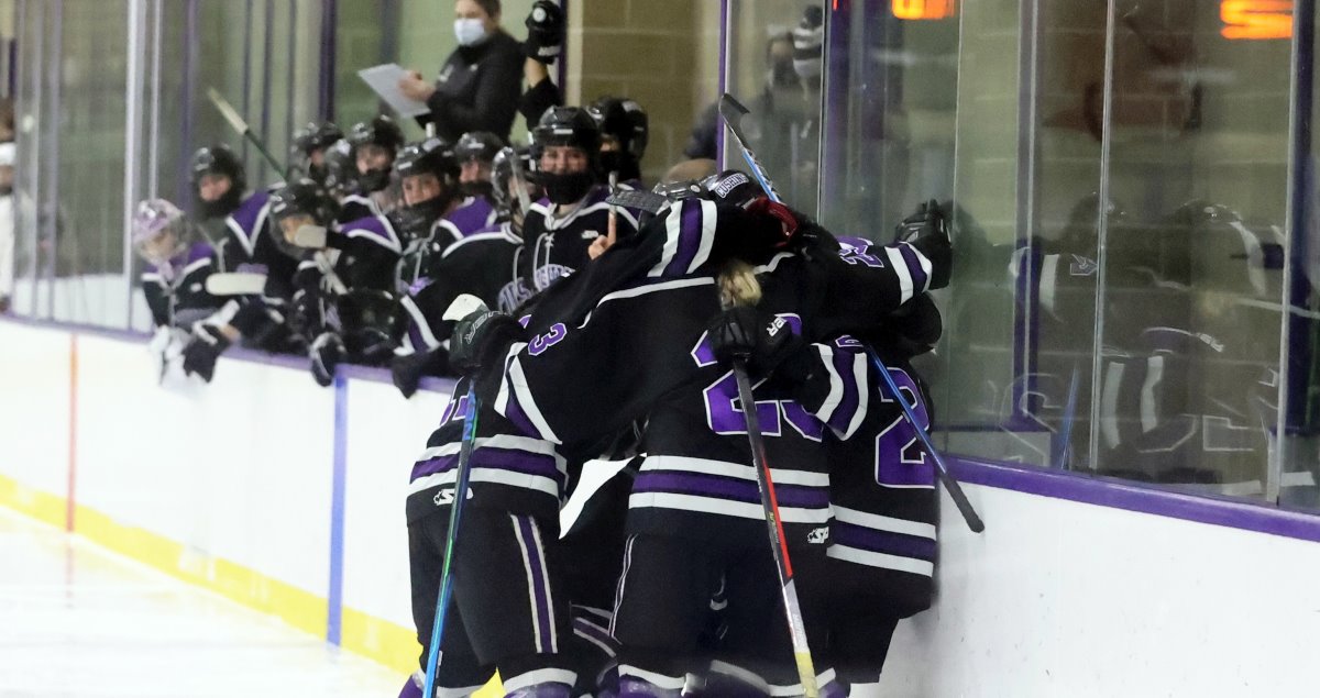 Girls' Ice Hockey Cushing Academy